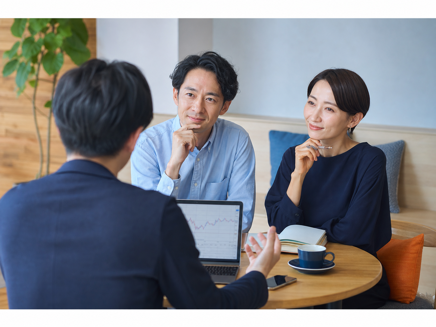 講師が受講生の話を聞きながら学び方を提案する相談風景